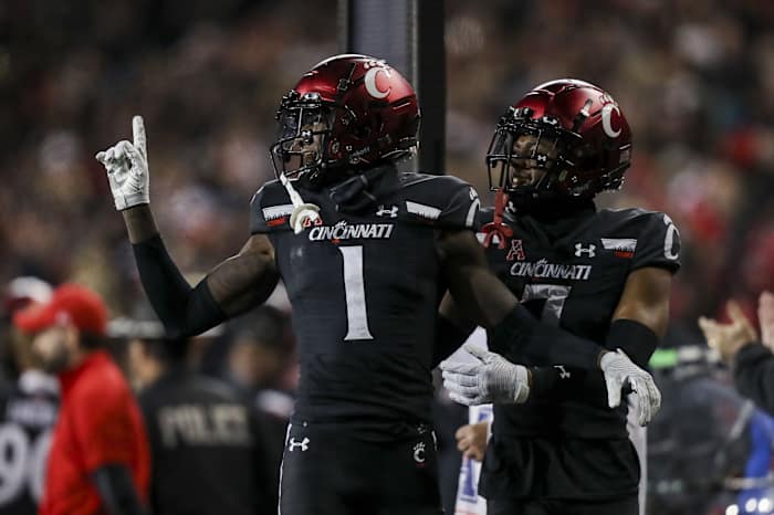 Cincinnati Bearcats CB Ahmad Gardner reacts to play on defense